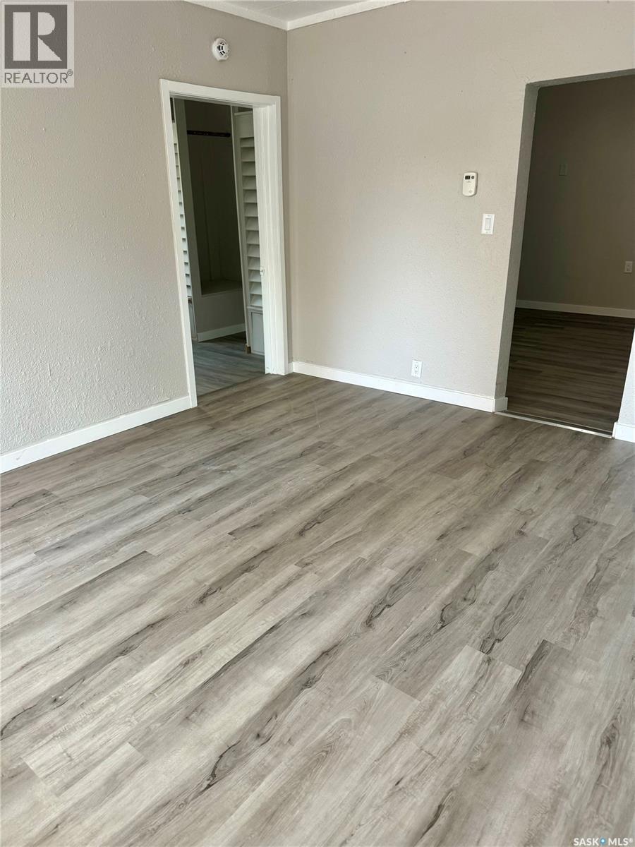 1945 Wallace Street, Regina, Saskatchewan  S4N 4A1 - Photo 2 - SK025631