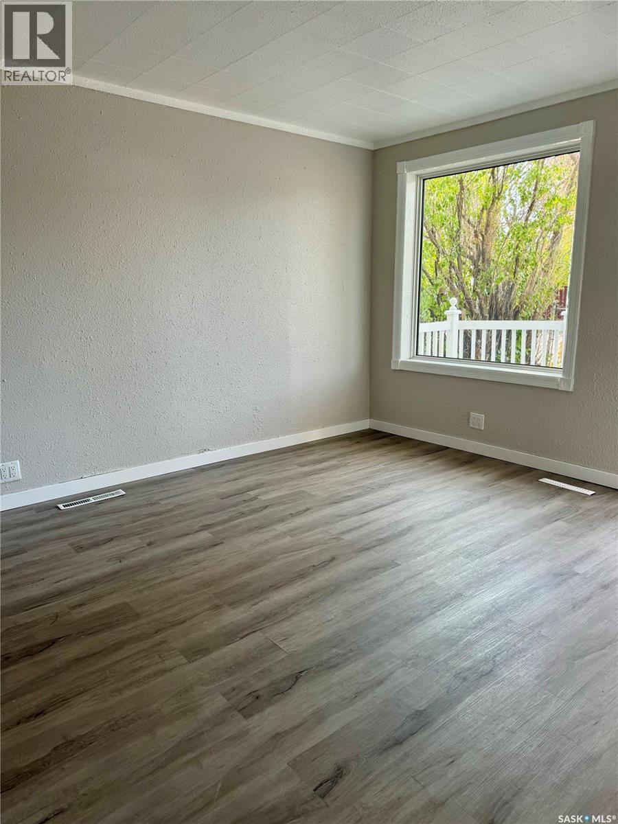 1945 Wallace Street, Regina, Saskatchewan  S4N 4A1 - Photo 3 - SK025631