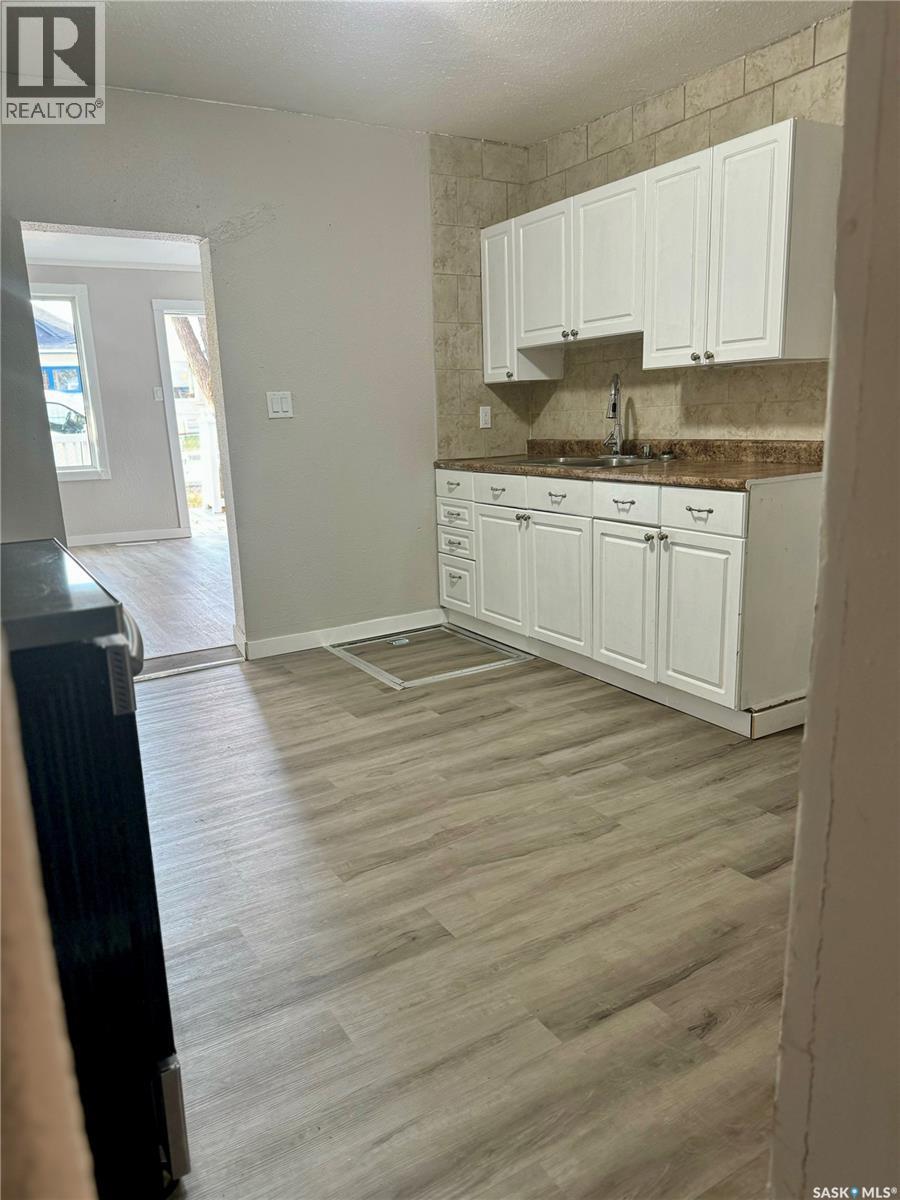 1945 Wallace Street, Regina, Saskatchewan  S4N 4A1 - Photo 4 - SK025631