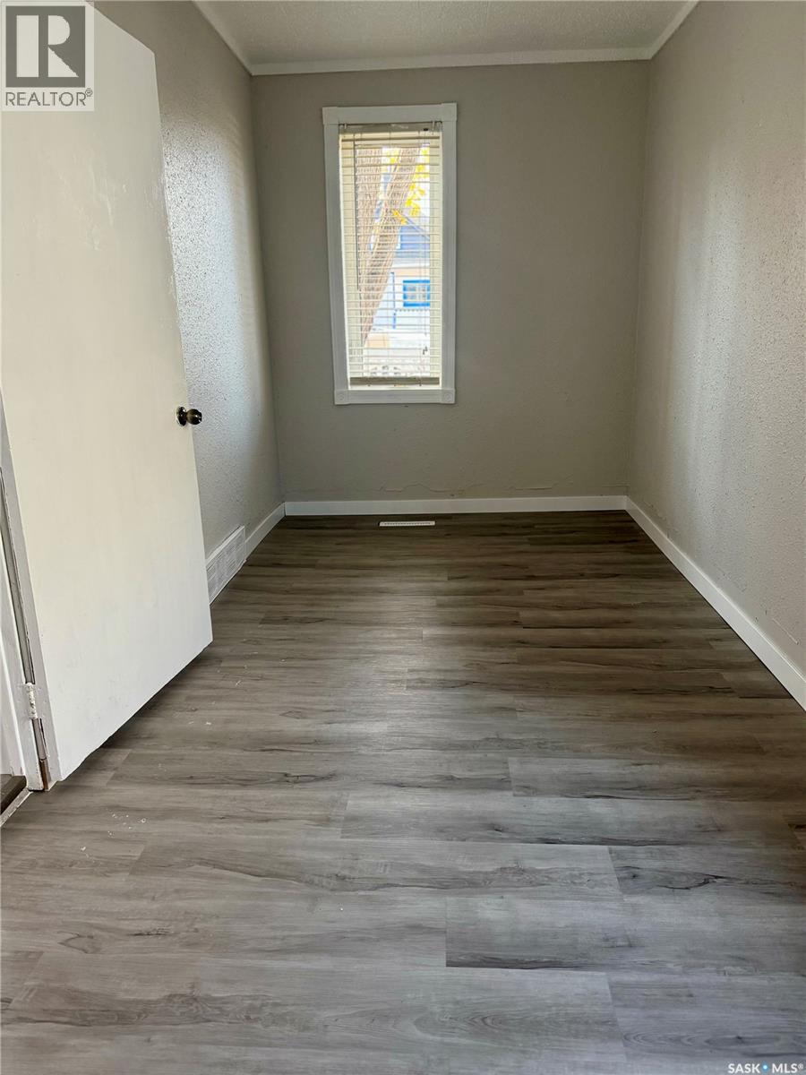 1945 Wallace Street, Regina, Saskatchewan  S4N 4A1 - Photo 8 - SK025631