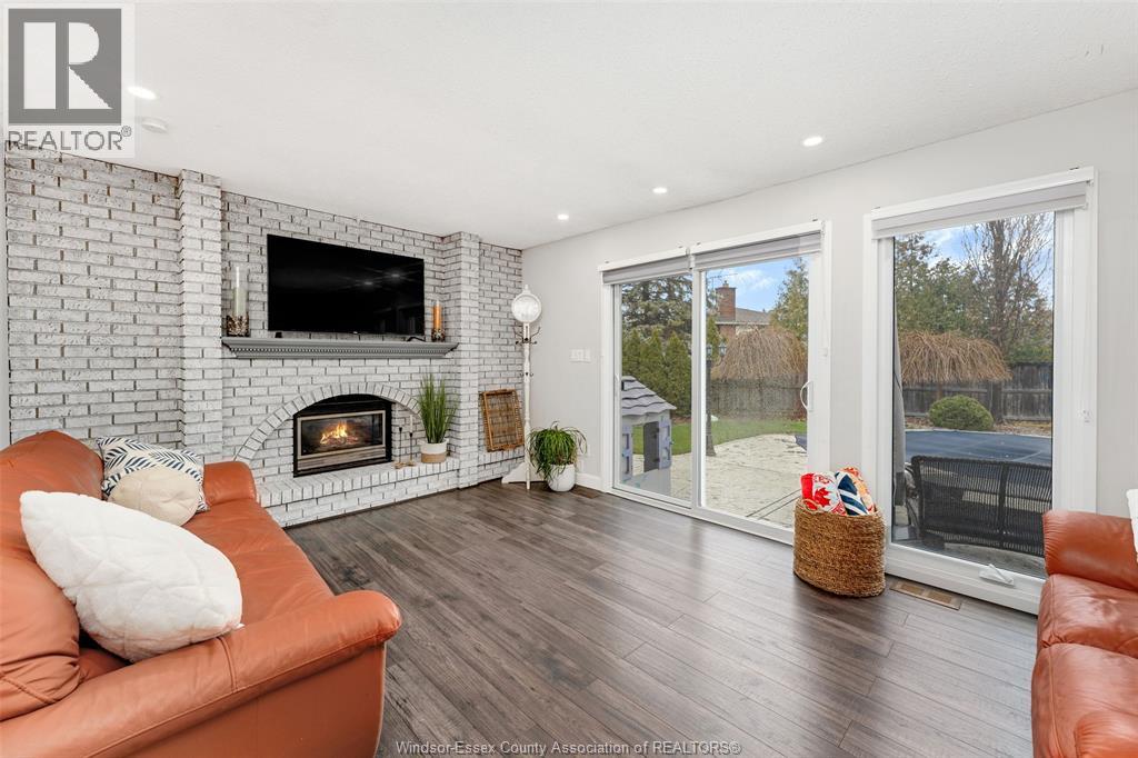 222 Donalda Court, Tecumseh, Ontario N8N 3K2 - Photo 11 - 25031653