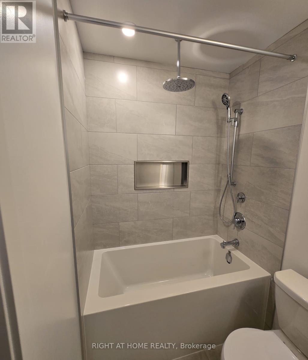 3207 - 395 Square One Drive, Mississauga, Ontario L5B 0P6 - Photo 10 - W12633026