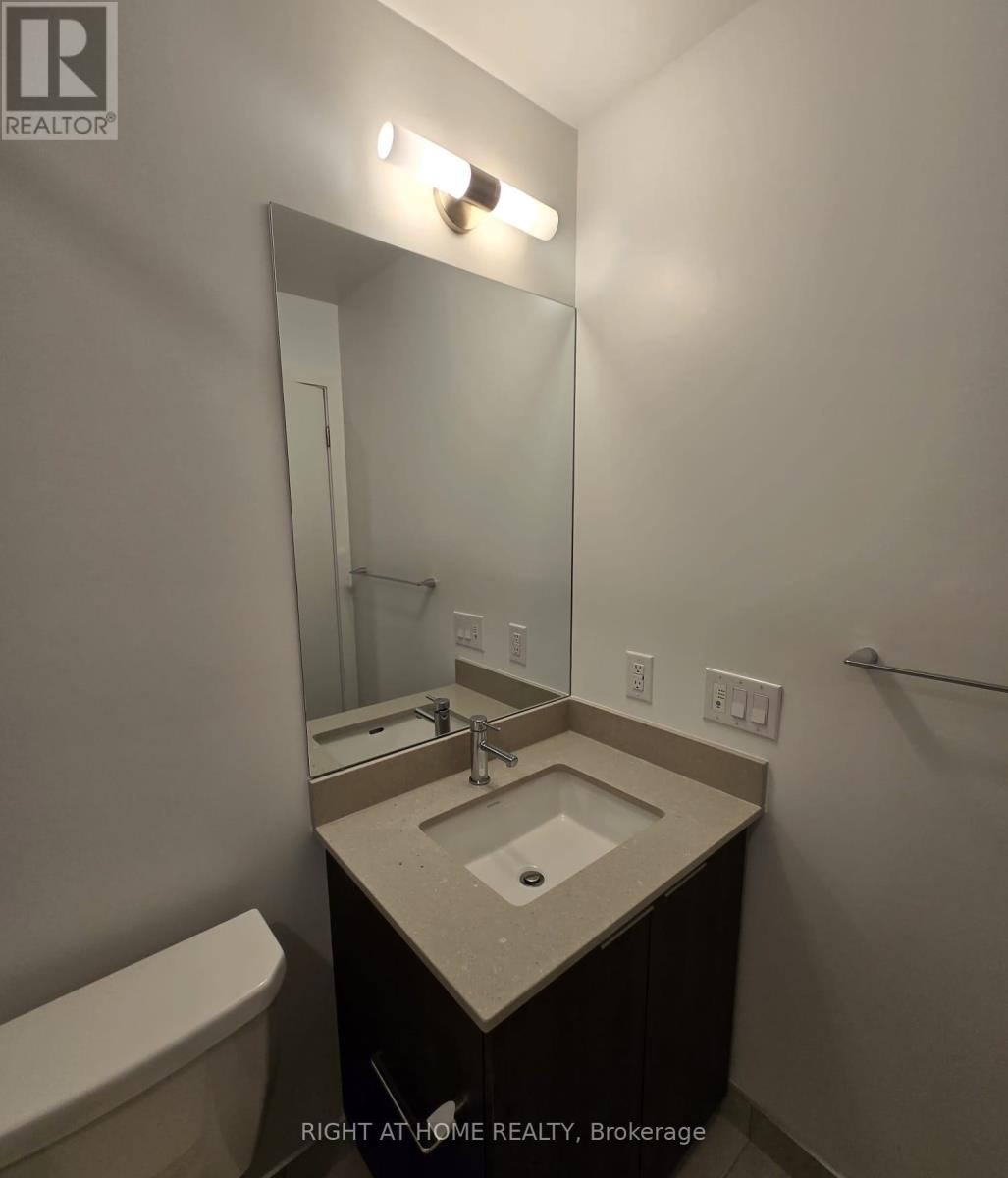 3207 - 395 Square One Drive, Mississauga, Ontario L5B 0P6 - Photo 11 - W12633026