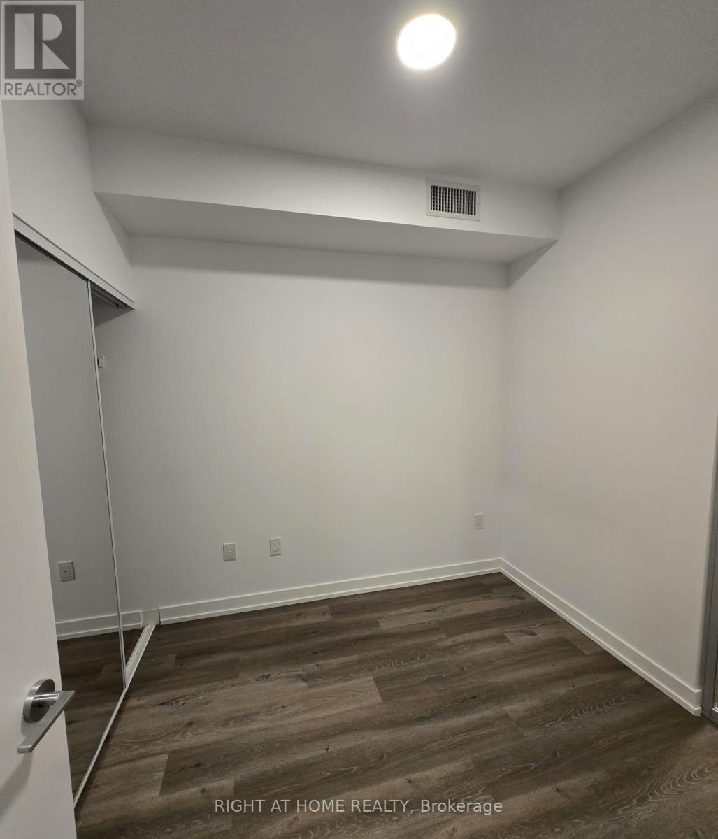 3207 - 395 Square One Drive, Mississauga, Ontario L5B 0P6 - Photo 13 - W12633026