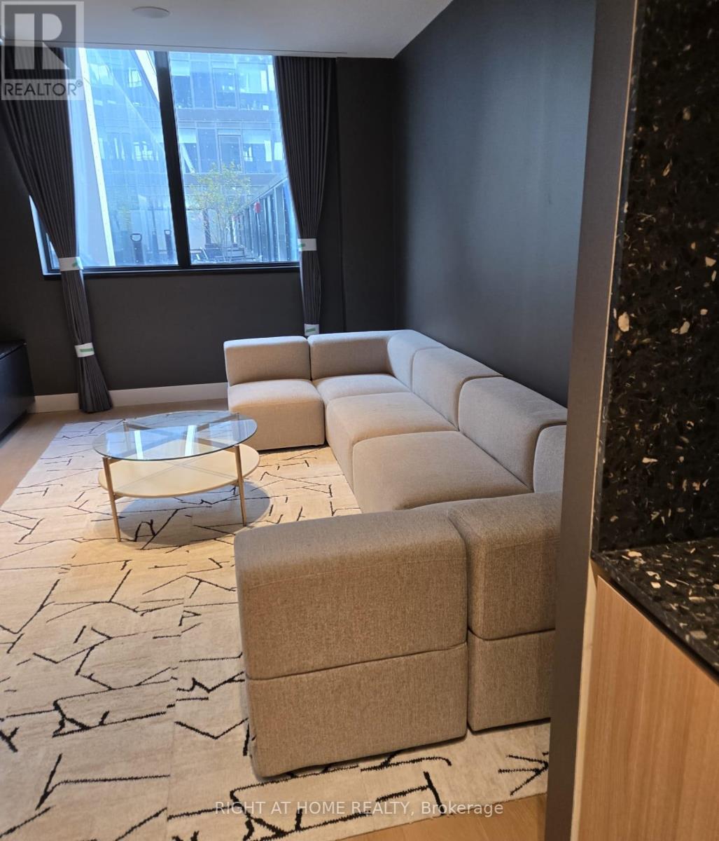 3207 - 395 Square One Drive, Mississauga, Ontario L5B 0P6 - Photo 18 - W12633026