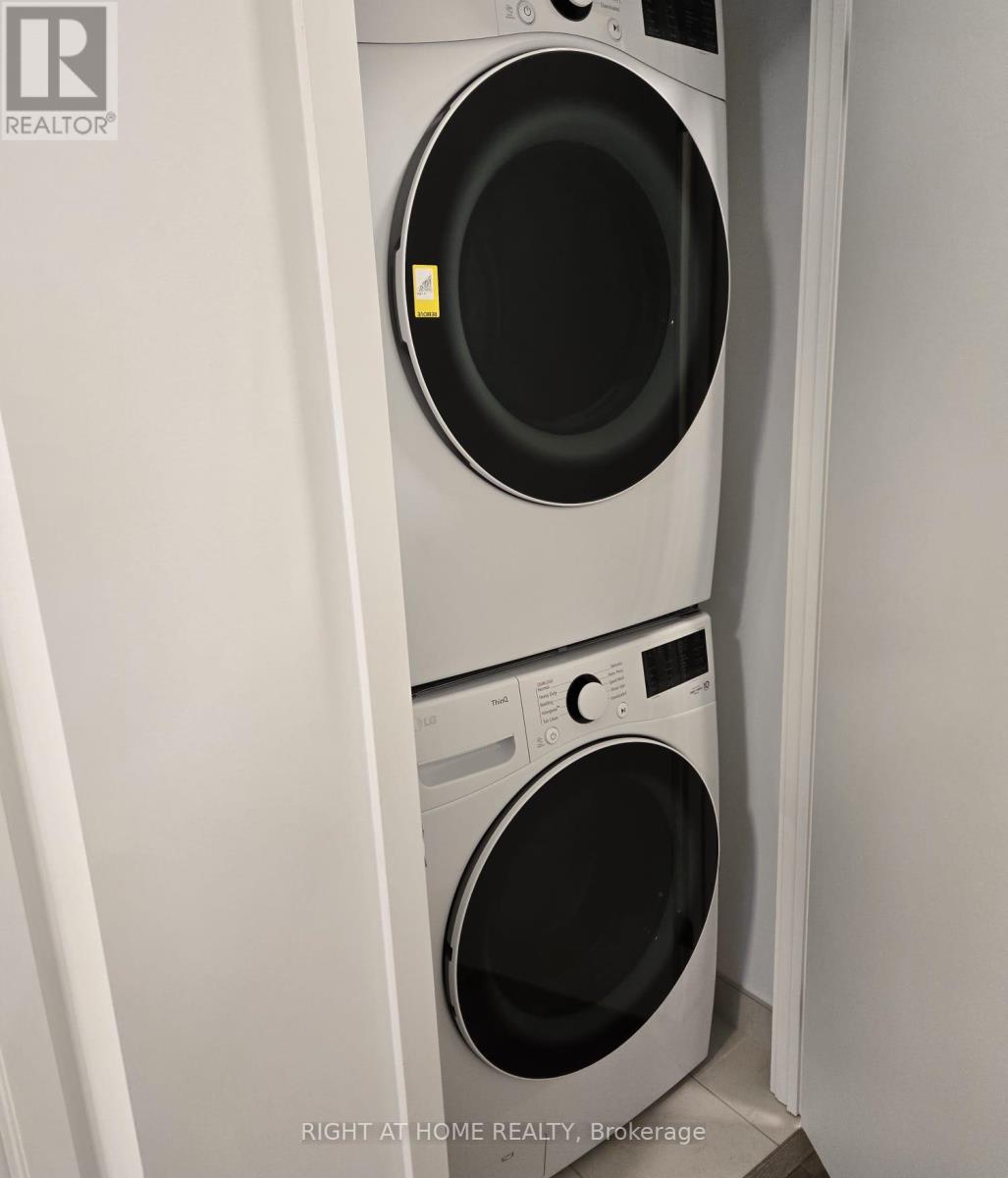 3207 - 395 Square One Drive, Mississauga, Ontario L5B 0P6 - Photo 9 - W12633026