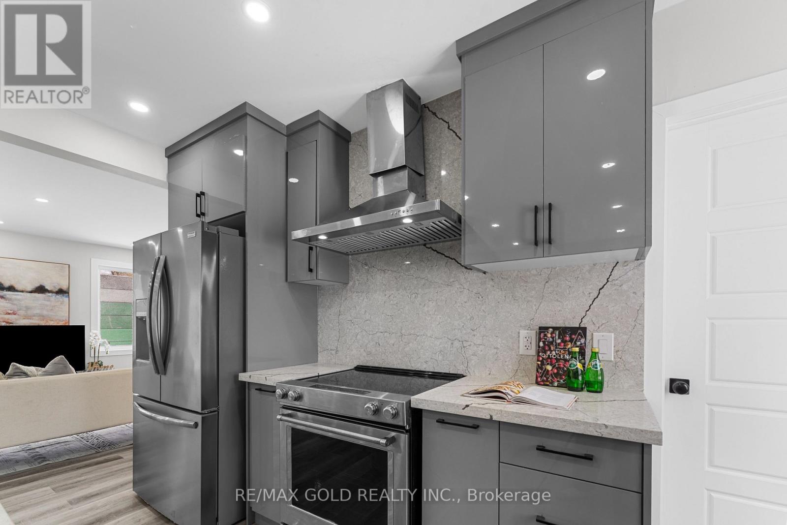 128 Premium Way, Mississauga (Cooksville), Ontario  L5B 1A2 - Photo 12 - W12632176