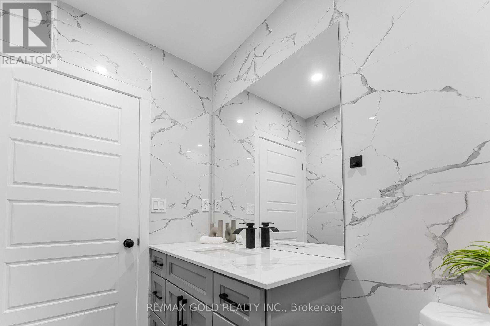 128 Premium Way, Mississauga (Cooksville), Ontario  L5B 1A2 - Photo 21 - W12632176