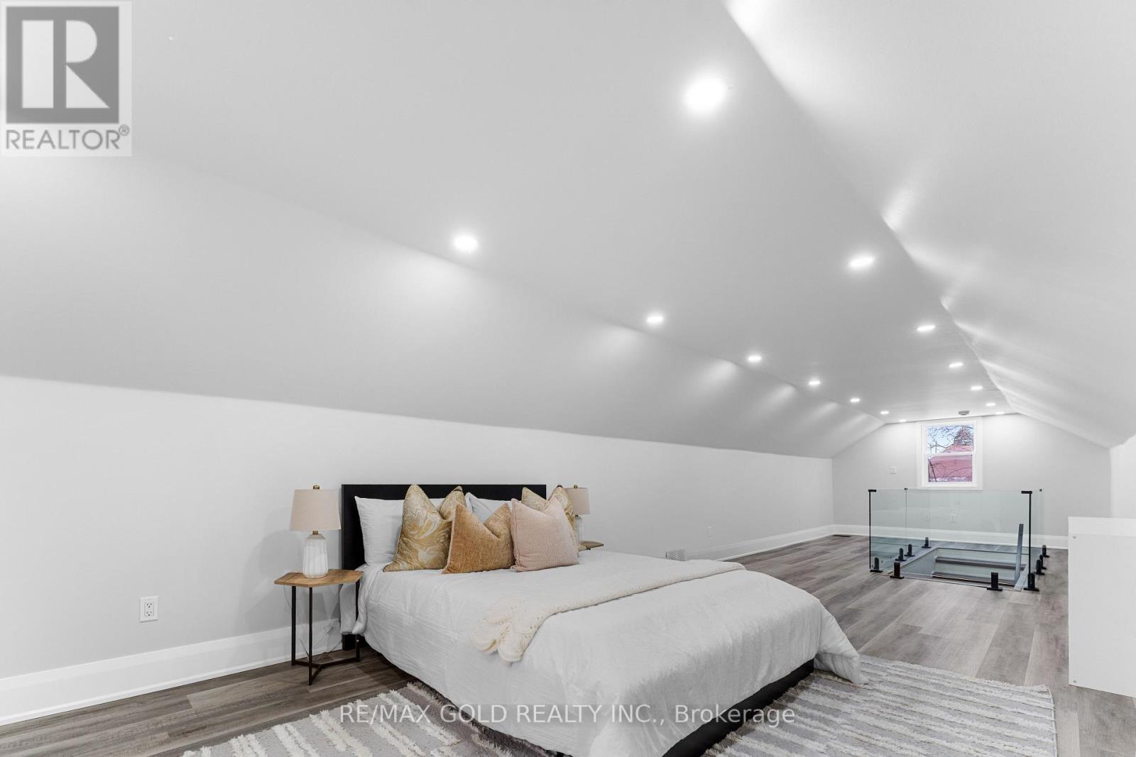 128 Premium Way, Mississauga (Cooksville), Ontario  L5B 1A2 - Photo 30 - W12632176