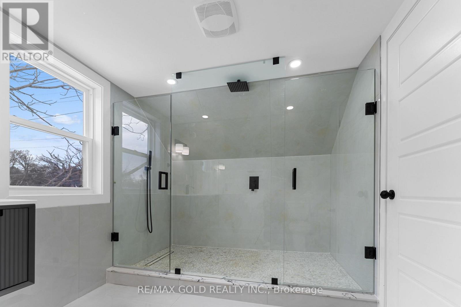 128 Premium Way, Mississauga (Cooksville), Ontario  L5B 1A2 - Photo 33 - W12632176