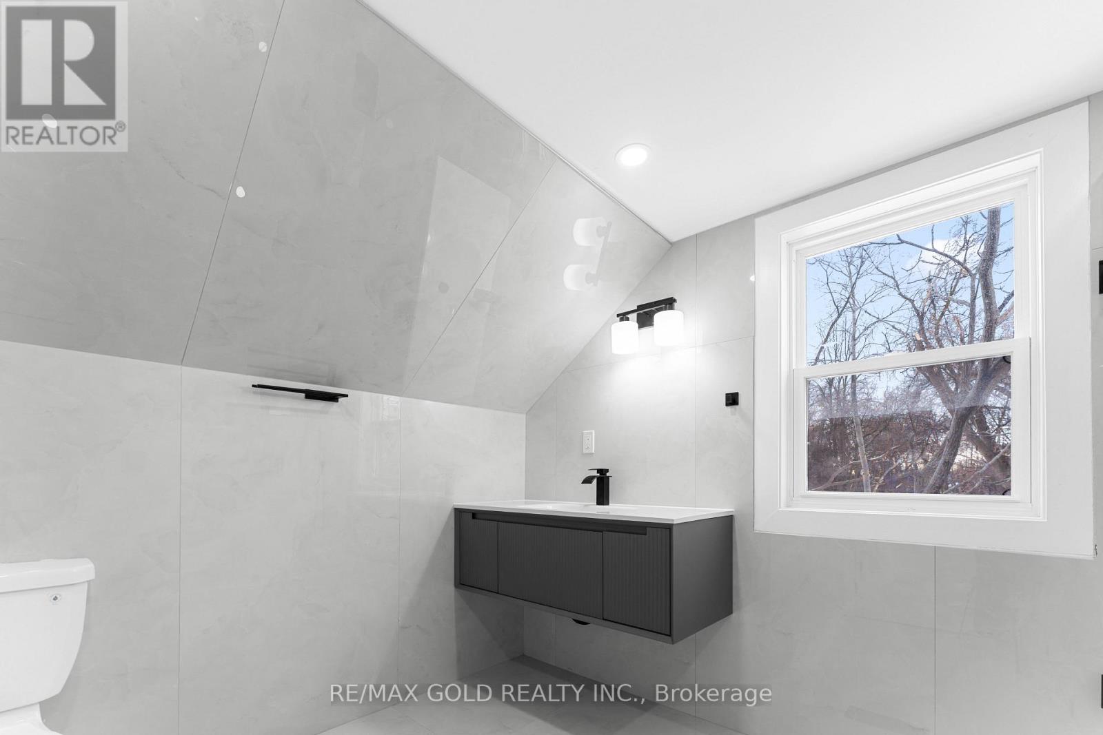 128 Premium Way, Mississauga (Cooksville), Ontario  L5B 1A2 - Photo 32 - W12632176