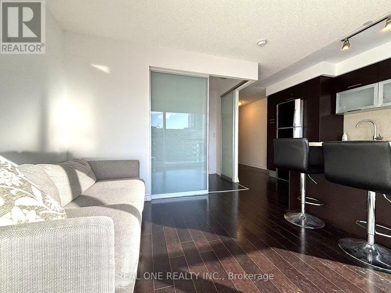 1222 - 386 Yonge Street, Toronto, Ontario  M5B 0A5 - Photo 9 - C12515502