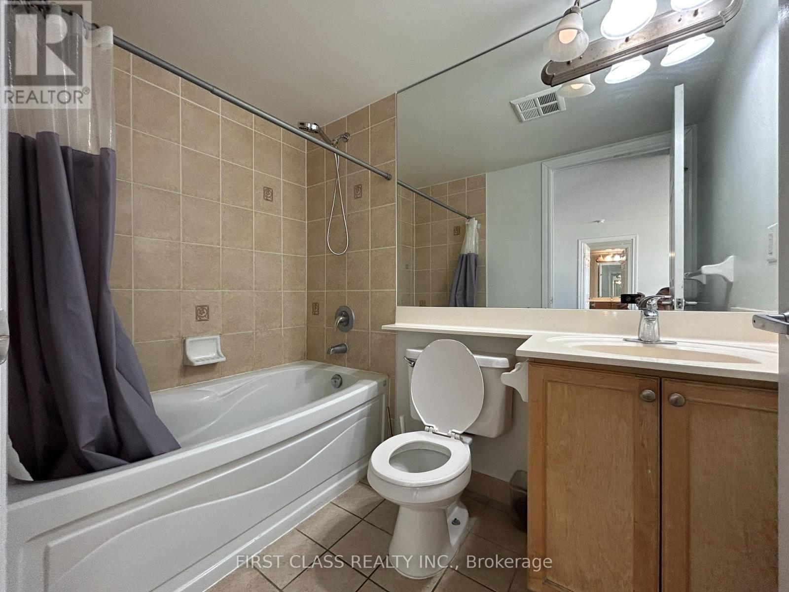 1612 - 3880 Duke Of York Boulevard, Mississauga, Ontario  L5B 4M7 - Photo 17 - W12433976