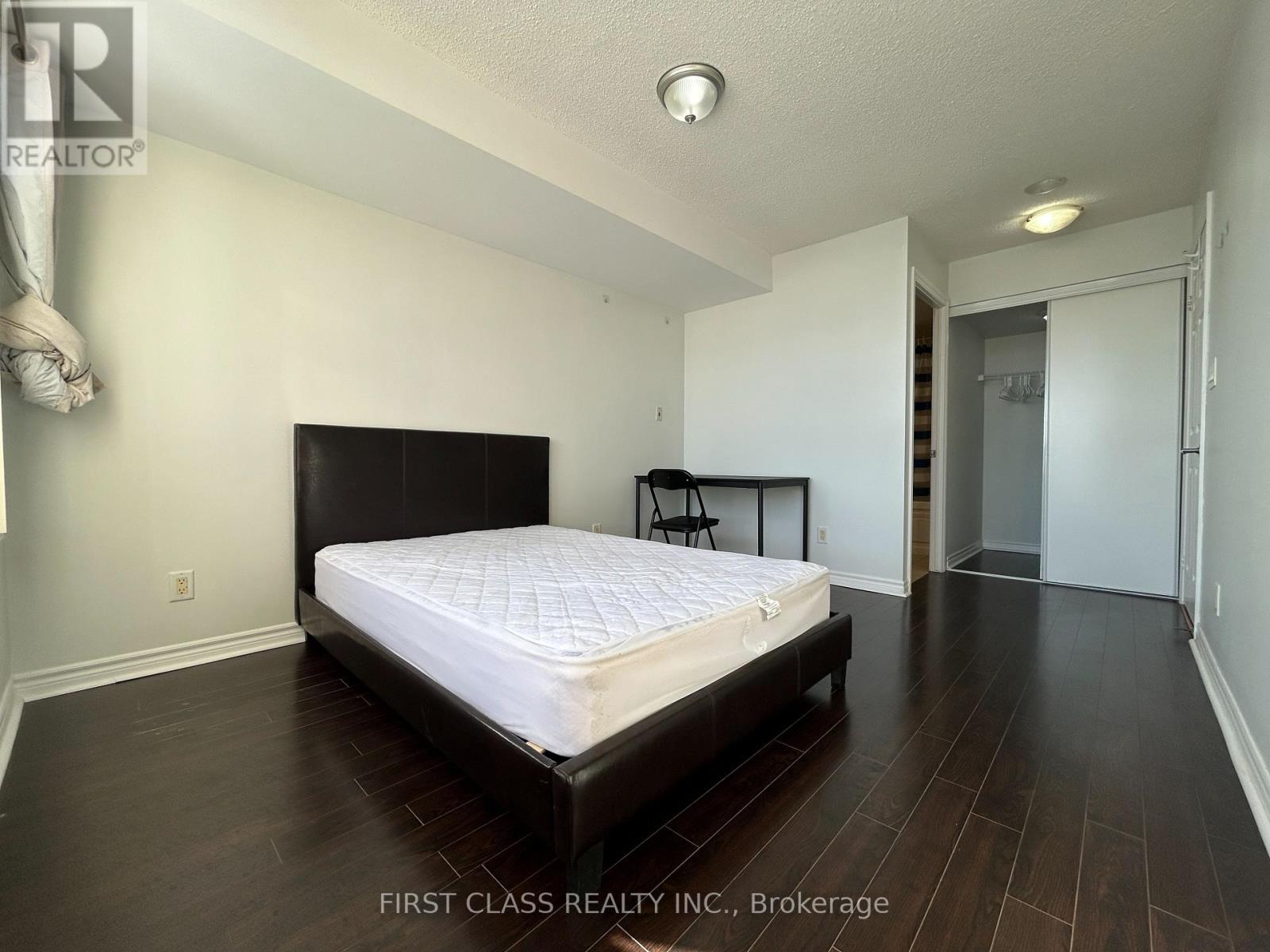 1612 - 3880 Duke Of York Boulevard, Mississauga, Ontario  L5B 4M7 - Photo 10 - W12433976