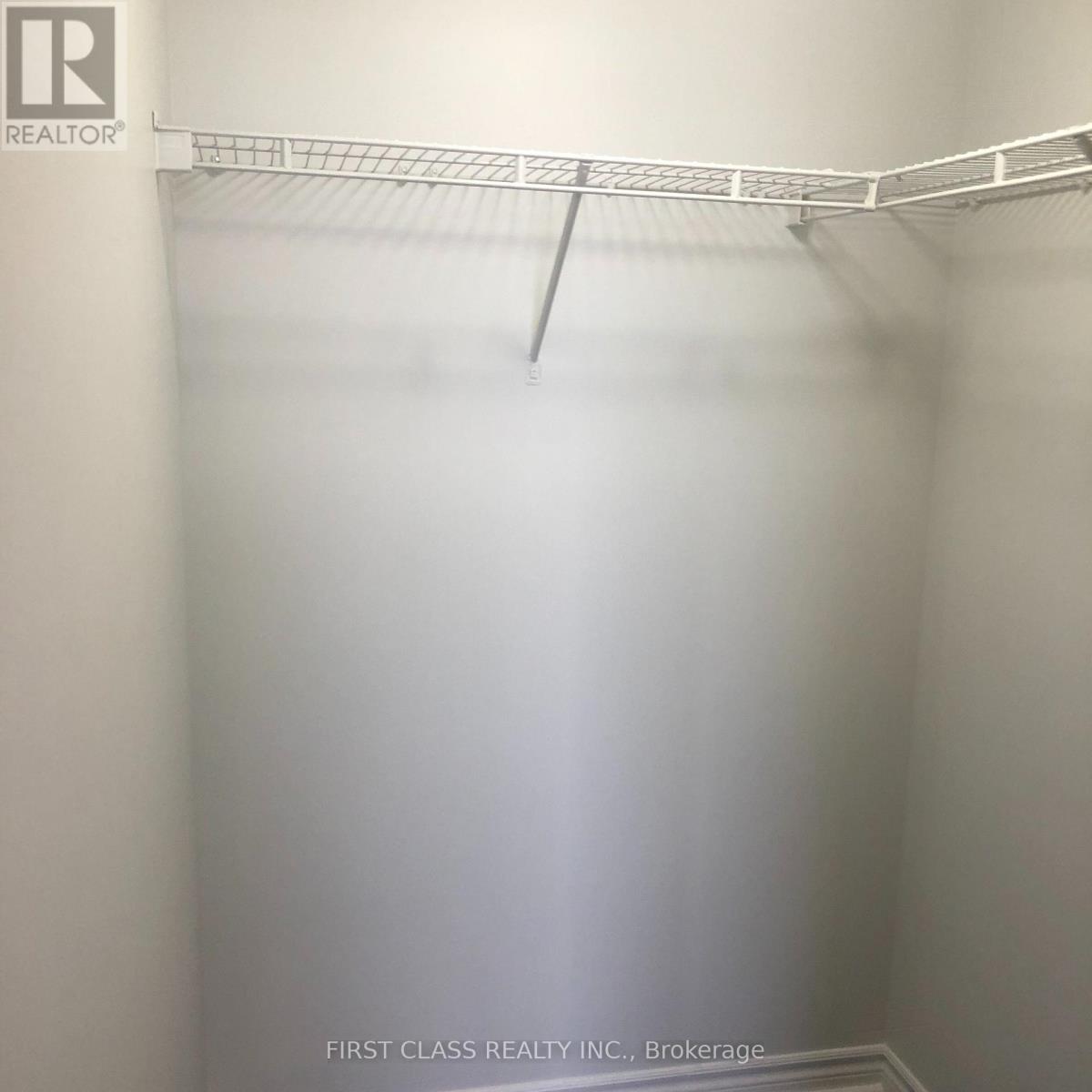 1612 - 3880 Duke Of York Boulevard, Mississauga, Ontario  L5B 4M7 - Photo 12 - W12433976