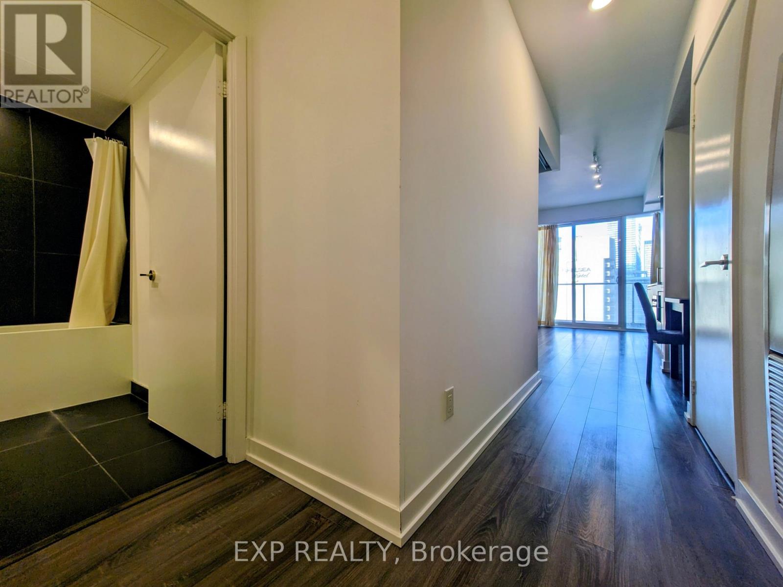 1821 - 20 Edward Street, Toronto, Ontario  M5G 1C9 - Photo 4 - C12633074