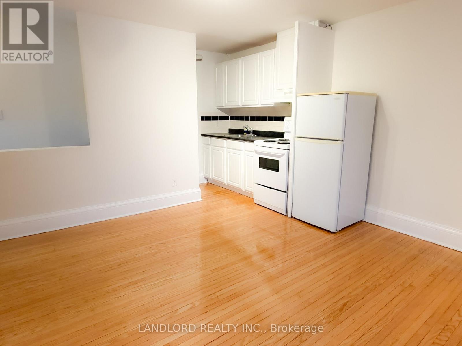 4 - 2469 Queen Street E, Toronto, Ontario  M4E 1H8 - Photo 2 - E12633106