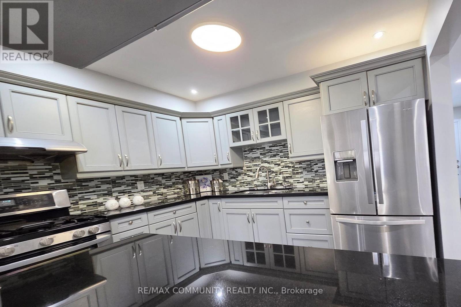 31 Stather Crescent, Markham, Ontario  L3S 1C9 - Photo 6 - N12633052