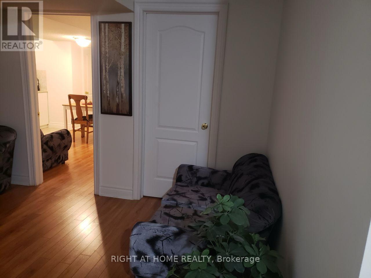 10 Fisico Court, Markham, Ontario  L4B 3Z2 - Photo 6 - N12633082