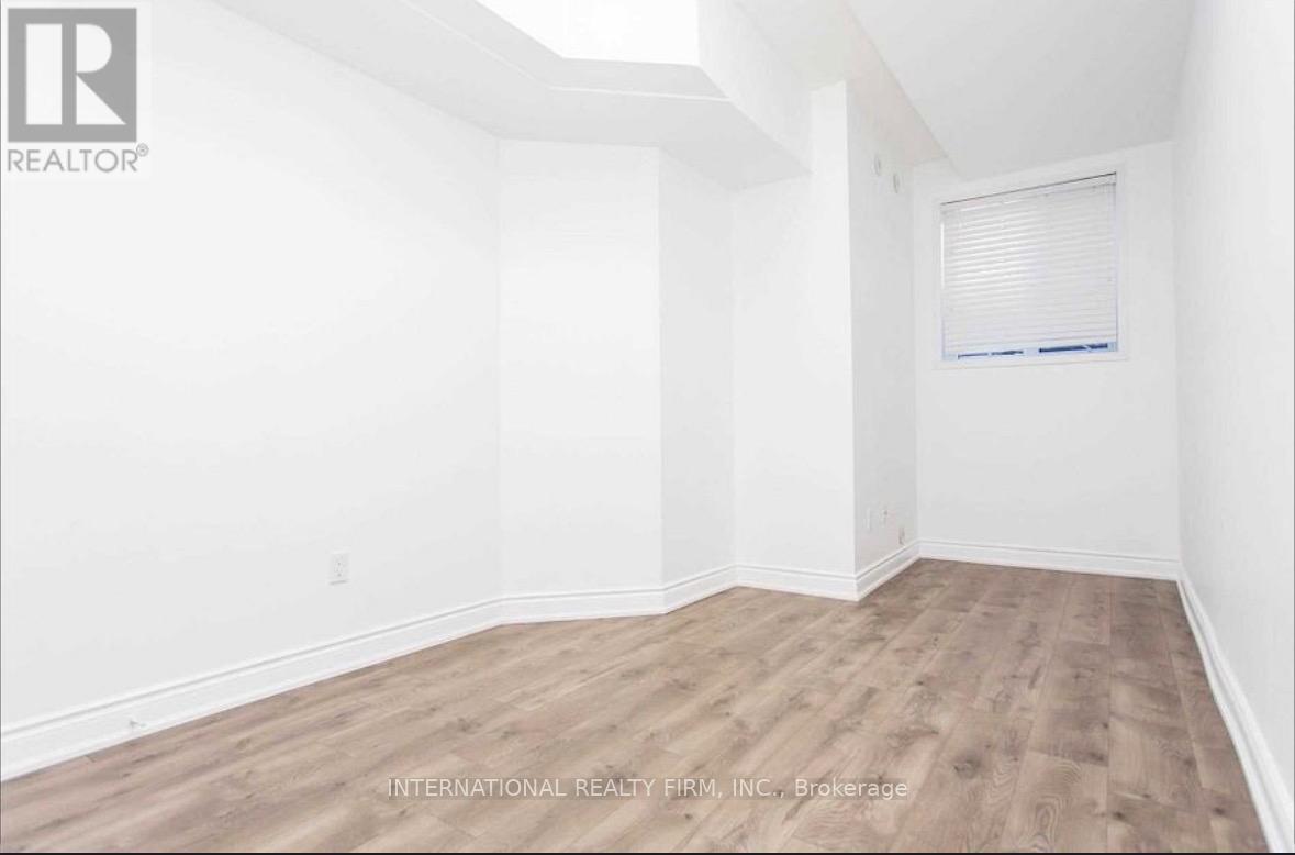 141 - 601 Shoreline Drive, Mississauga, Ontario  L5B 4K7 - Photo 4 - W12633038