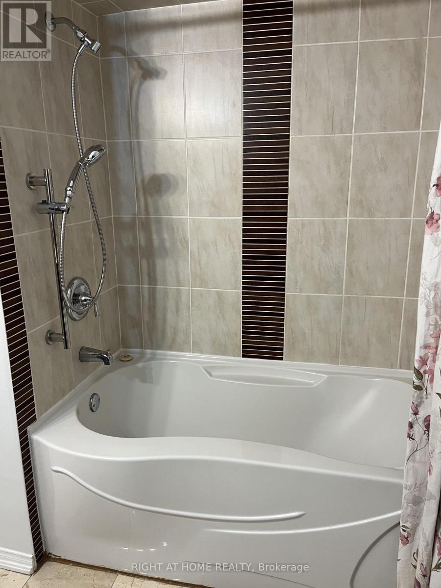 758 Greenore Road W, Mississauga, Ontario  L4Y 2V4 - Photo 11 - W12633040