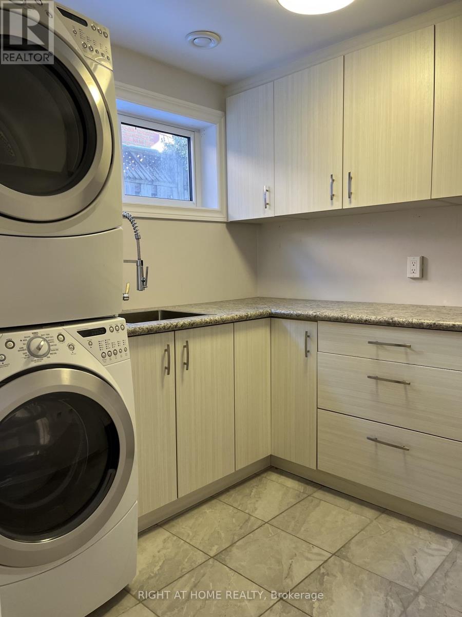 758 Greenore Road W, Mississauga, Ontario  L4Y 2V4 - Photo 12 - W12633040