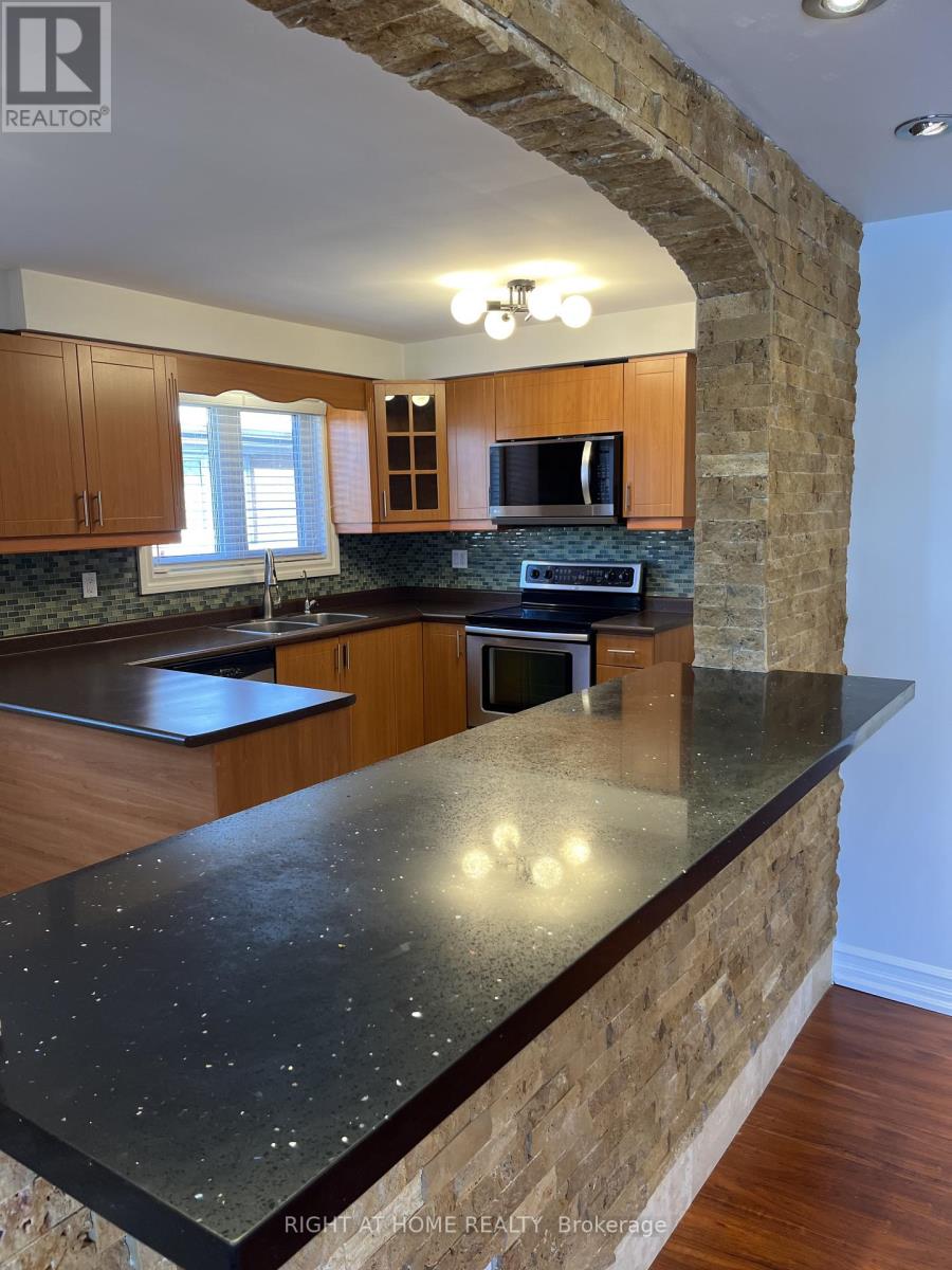 758 Greenore Road W, Mississauga, Ontario  L4Y 2V4 - Photo 2 - W12633040