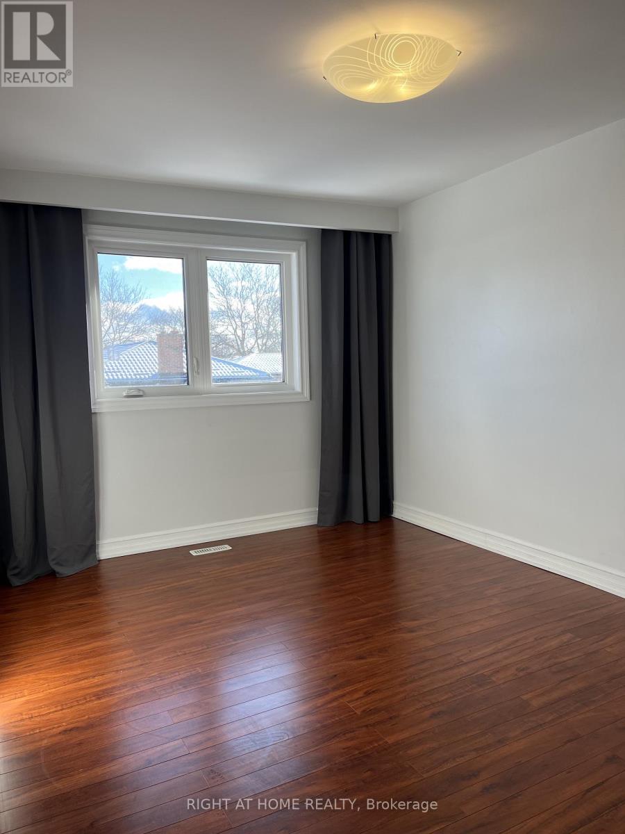 758 Greenore Road W, Mississauga, Ontario  L4Y 2V4 - Photo 6 - W12633040