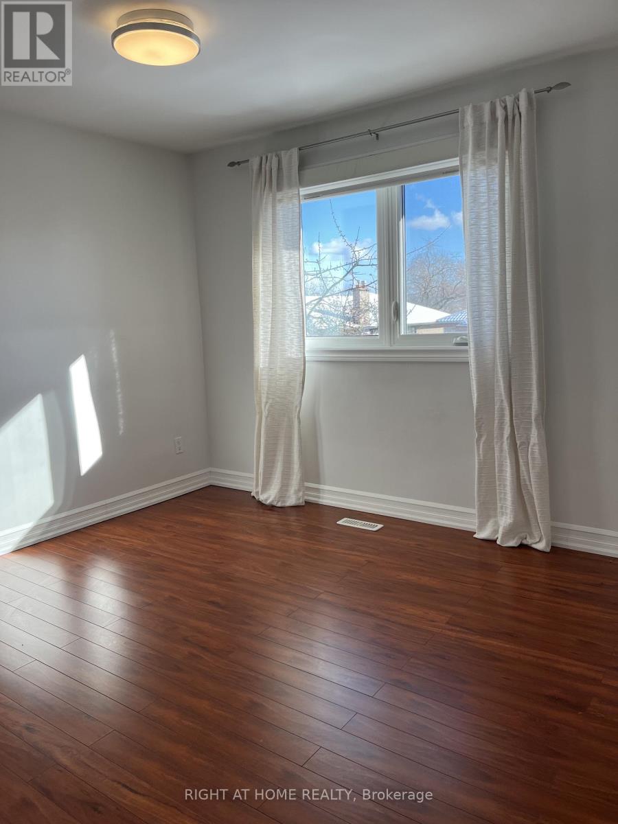 758 Greenore Road W, Mississauga, Ontario  L4Y 2V4 - Photo 7 - W12633040