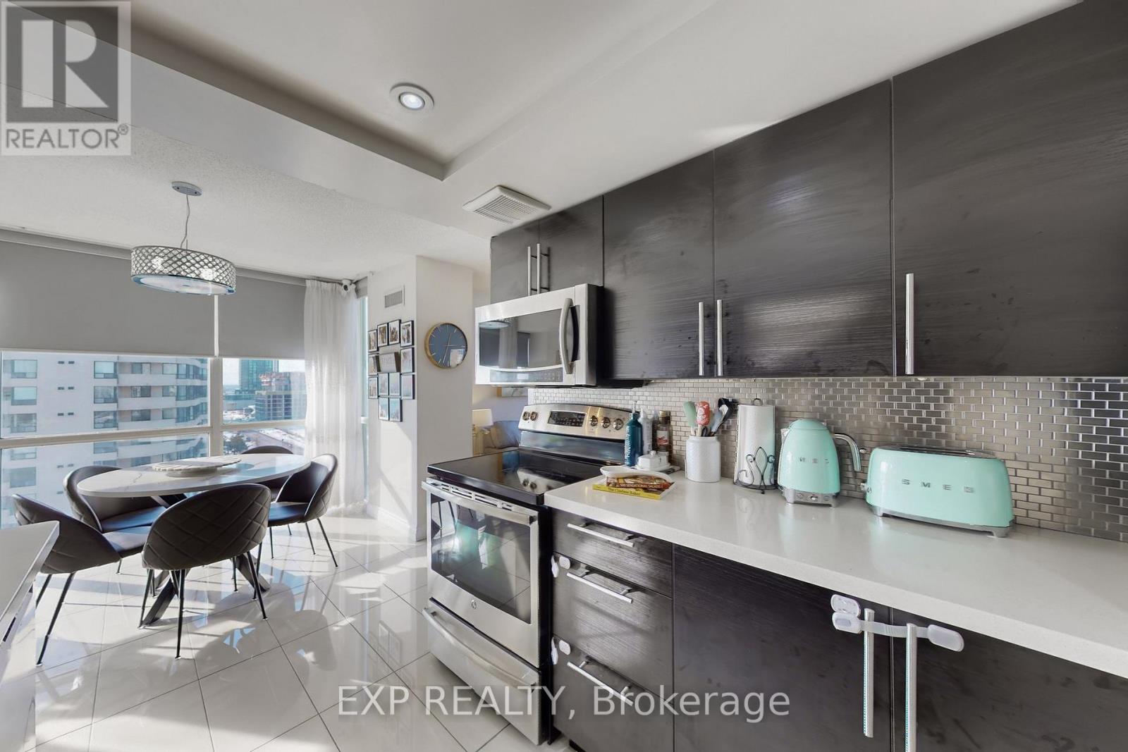 1001 - 350 Webb Drive, Mississauga, Ontario  L5B 3W4 - Photo 13 - W12633084