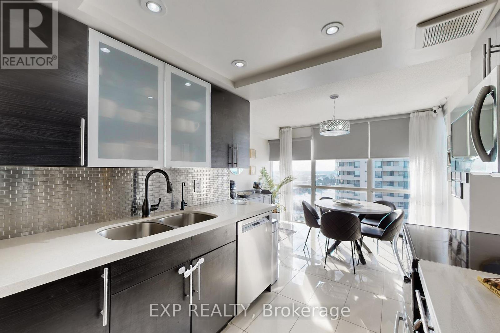 1001 - 350 Webb Drive, Mississauga, Ontario  L5B 3W4 - Photo 15 - W12633084