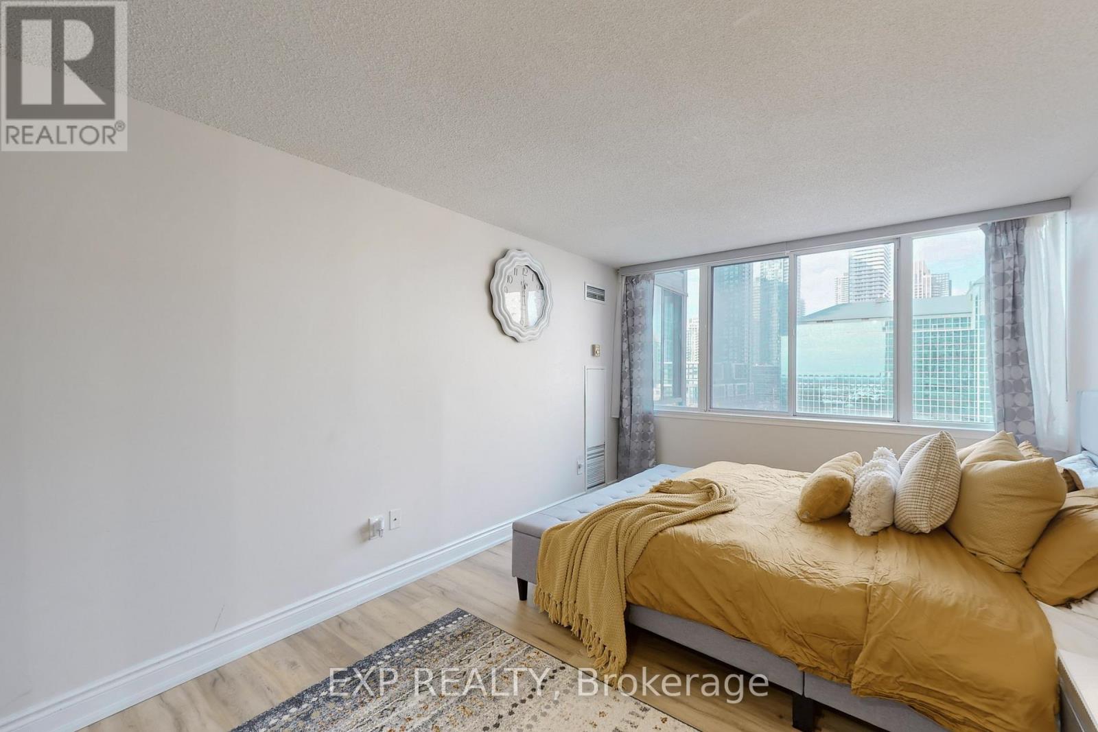 1001 - 350 Webb Drive, Mississauga, Ontario  L5B 3W4 - Photo 19 - W12633084