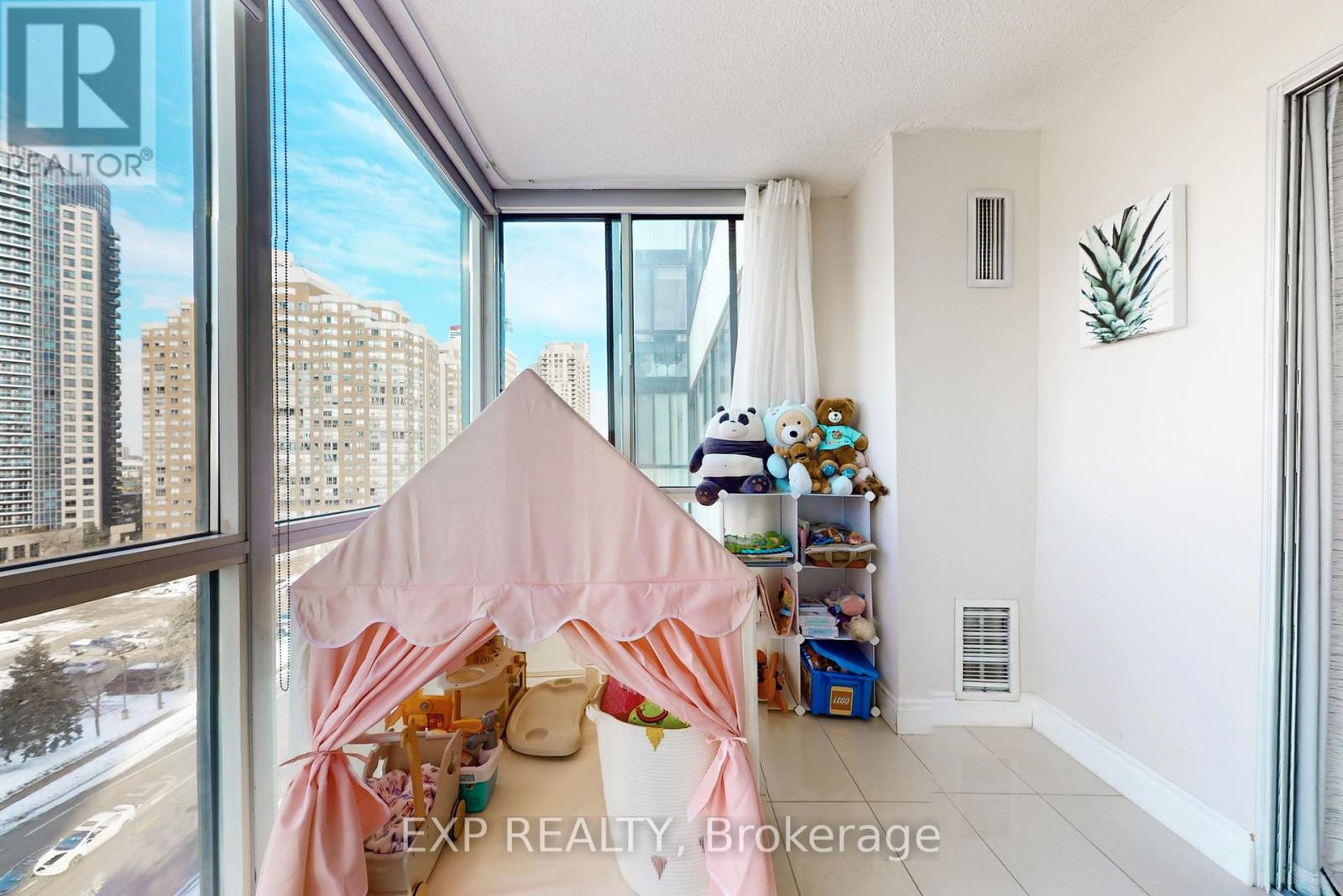 1001 - 350 Webb Drive, Mississauga, Ontario  L5B 3W4 - Photo 27 - W12633084