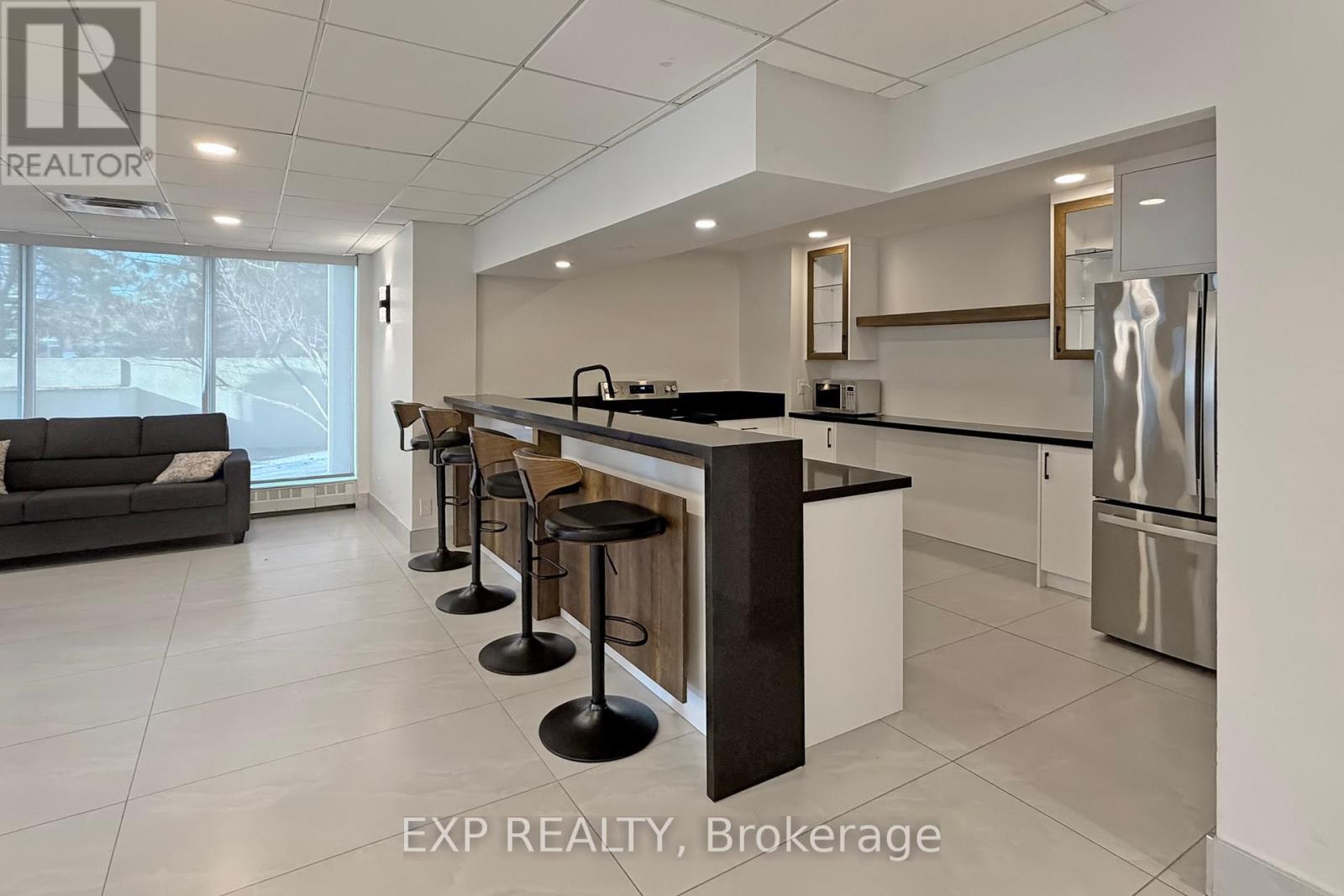 1001 - 350 Webb Drive, Mississauga, Ontario  L5B 3W4 - Photo 38 - W12633084