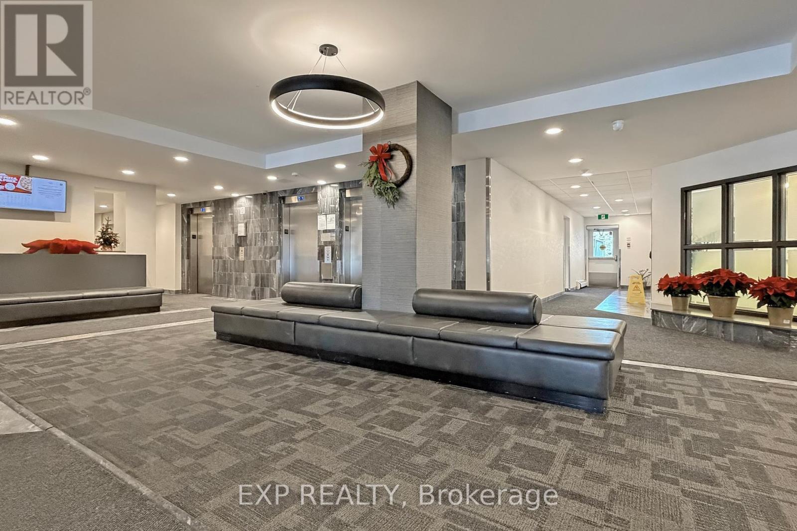 1001 - 350 Webb Drive, Mississauga, Ontario  L5B 3W4 - Photo 5 - W12633084