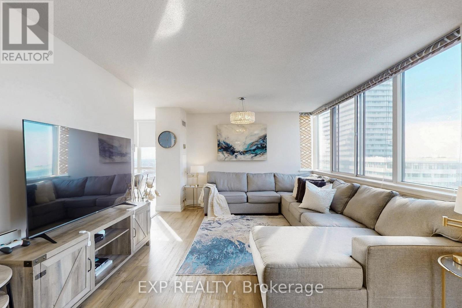 1001 - 350 Webb Drive, Mississauga, Ontario  L5B 3W4 - Photo 6 - W12633084
