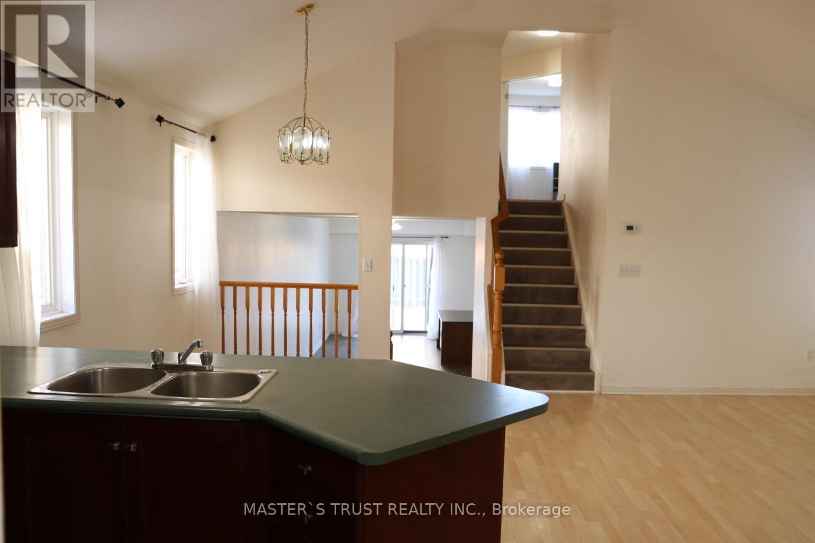 174 Rickson Avenue, Guelph, Ontario  N1G 4Y6 - Photo 2 - X12633110