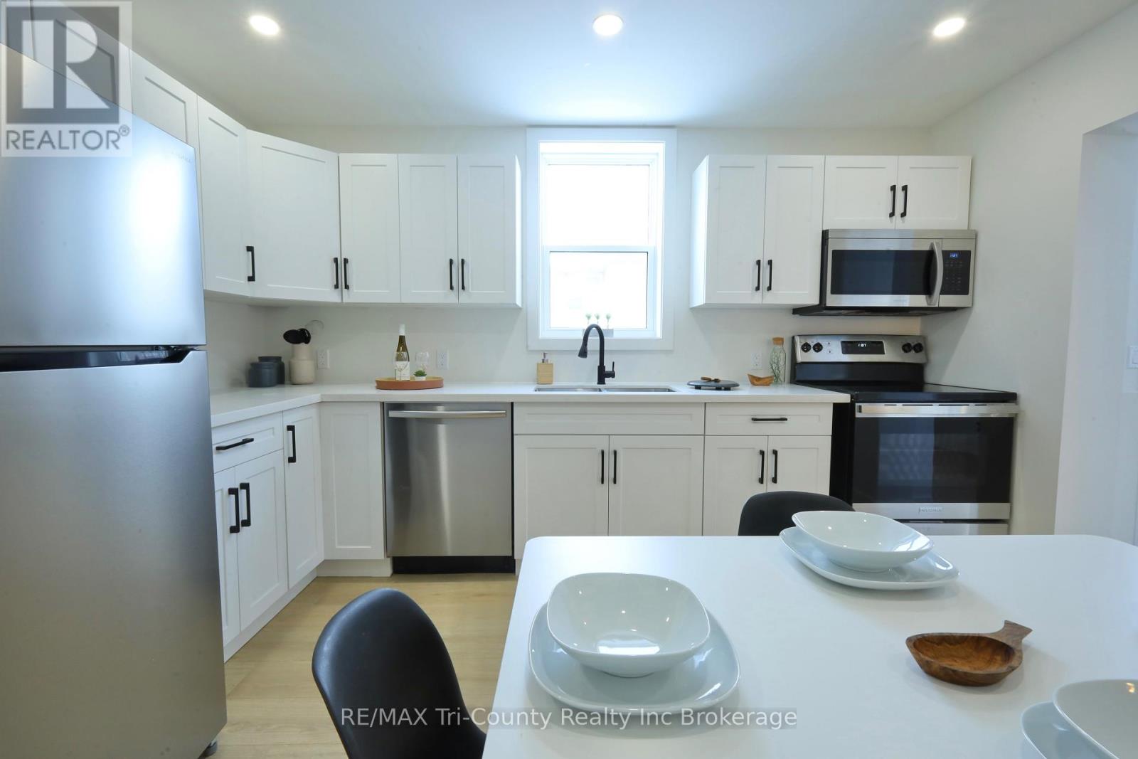 12 Mariam Street, St. Thomas, Ontario  N5P 1W8 - Photo 8 - X12633156