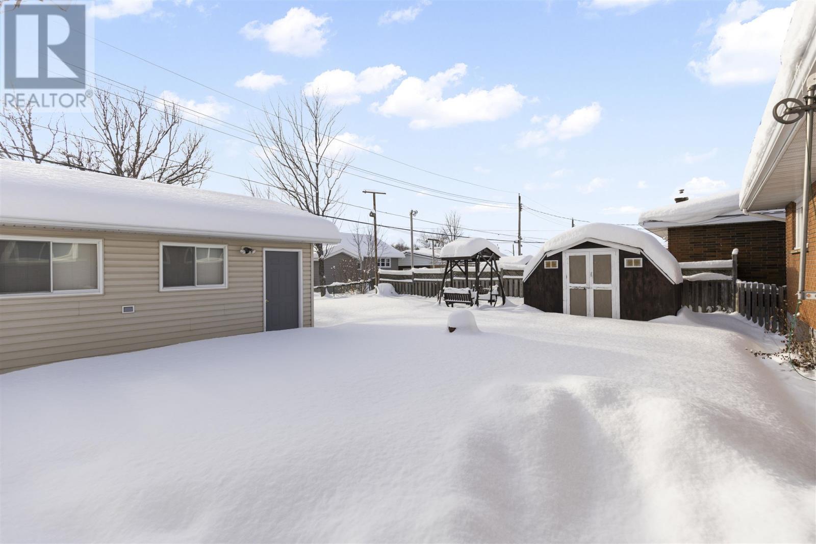 263 Second Lin E, Sault Ste. Marie, Ontario  P6C 2M5 - Photo 3 - SM253433