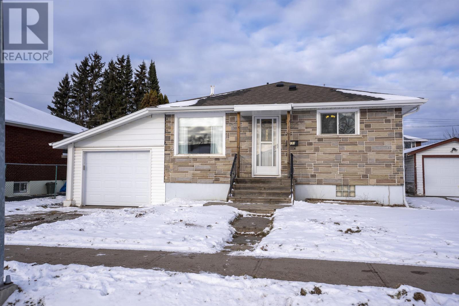 1731 Rankin ST, Thunder Bay, Ontario