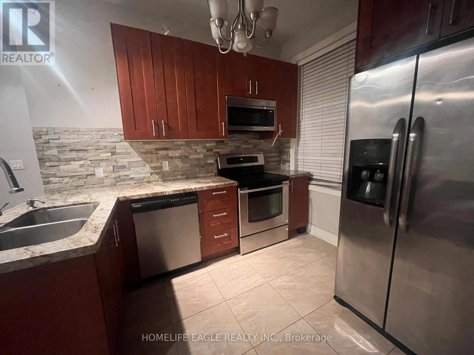 87 Simcoe Road, Bradford West Gwillimbury, Ontario L3Z 2A7 - Photo 4 - N12501010