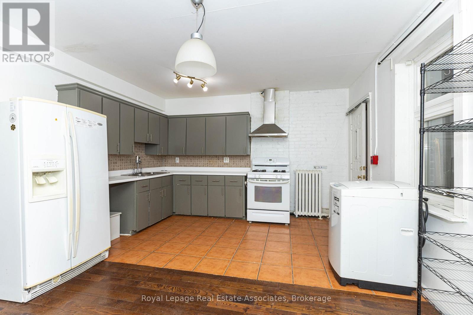 Second Floor - 497 Bloor Street W, Toronto, Ontario  M5S 1Y2 - Photo 18 - C12387957