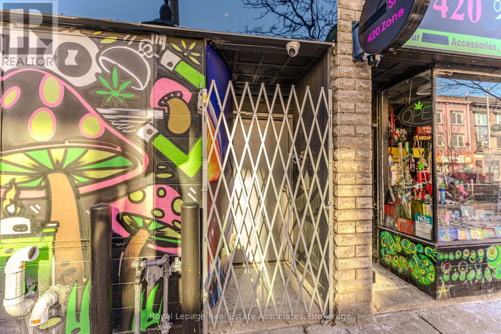 Second Floor - 497 Bloor Street W, Toronto, Ontario  M5S 1Y2 - Photo 3 - C12387957