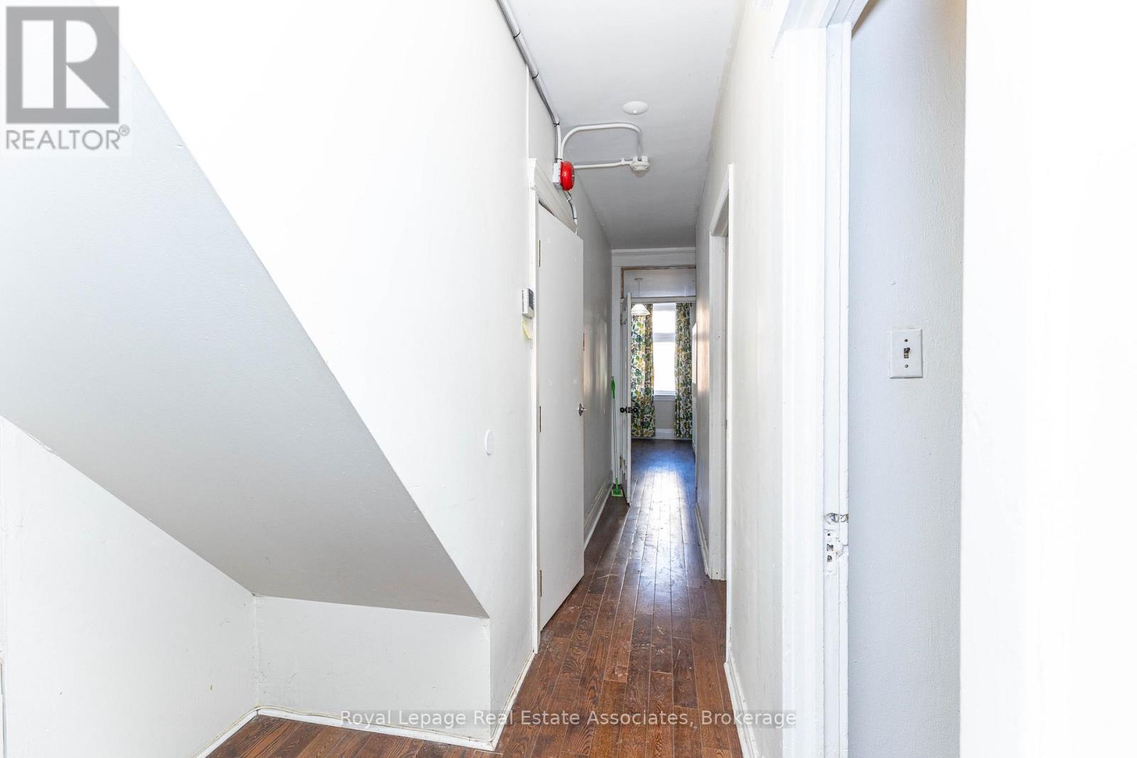 Second Floor - 497 Bloor Street W, Toronto, Ontario  M5S 1Y2 - Photo 6 - C12387957