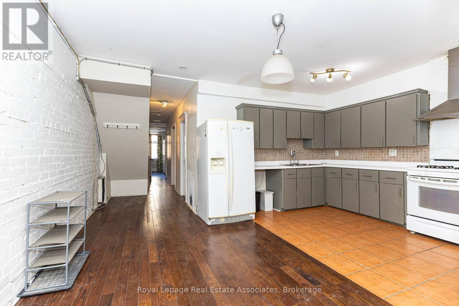 Second Floor - 497 Bloor Street W, Toronto, Ontario  M5S 1Y2 - Photo 17 - C12387957