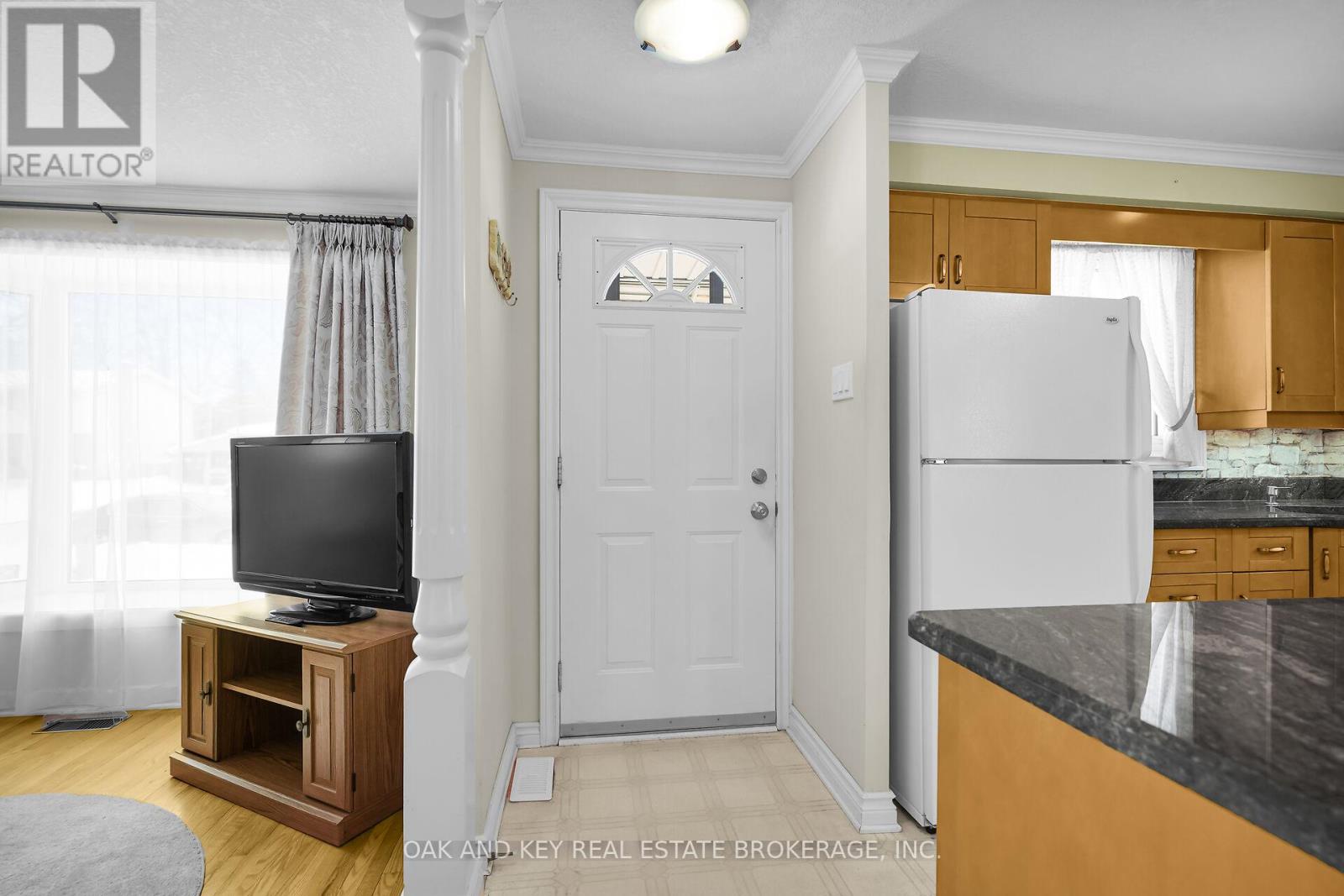 6 Court Lane, London East, Ontario  N5W 5M5 - Photo 4 - X12633130