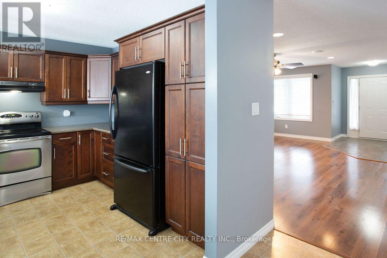 12 Peach Tree Boulevard, St. Thomas, Ontario  N5R 0B3 - Photo 8 - X12633158