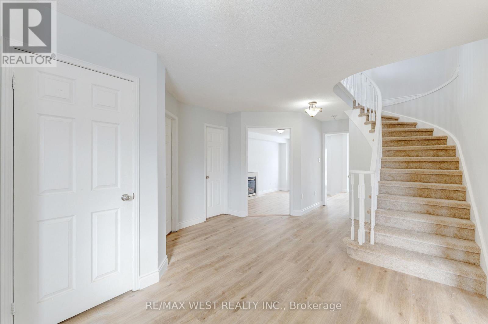 20 Felt Crescent, Barrie, Ontario  L4N 8V2 - Photo 4 - S12633128