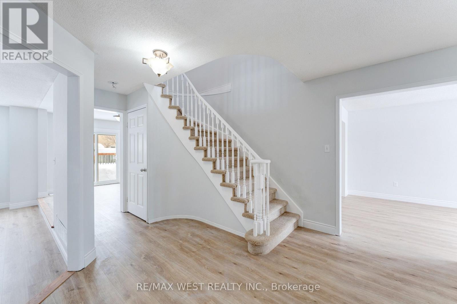 20 Felt Crescent, Barrie, Ontario  L4N 8V2 - Photo 6 - S12633128