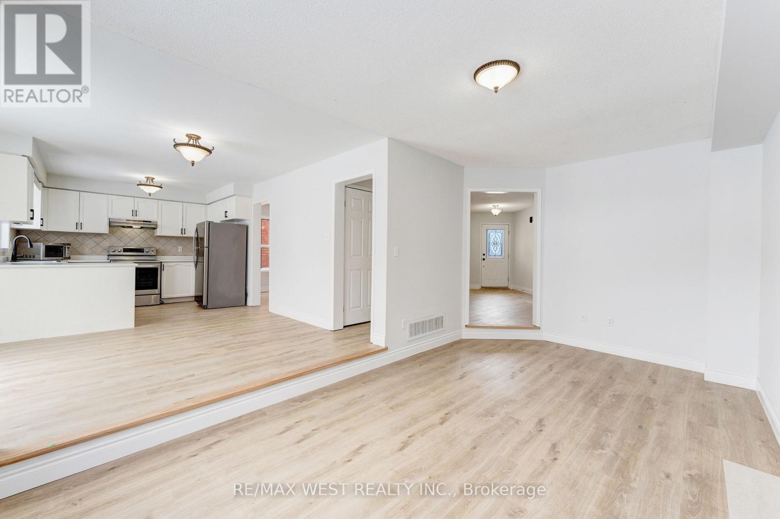 20 Felt Crescent, Barrie, Ontario  L4N 8V2 - Photo 7 - S12633128